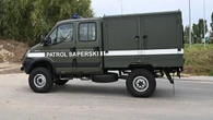 Tajemniczy pakunek pod sklepem. „Sprawdzają, czy to bomba”