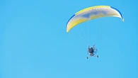 Dramat na lotnisku w Zielonej Górze. Paralotniarz spadł podczas lotu