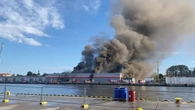 Wielki pożar w Nowym Porcie. Płonie jedna z hal