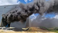 Pożar hali w Wielkopolsce. Ewakuowano pracowników, są ranni