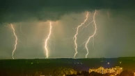 Burze z gradem, ulewy i wiatr. Czeka nas niespokojna noc