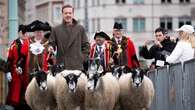 Actor Damian Lewis Herds Sheep Over A London Bridge To Honor Medieval Tradition