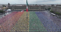 La CDMX celebra el orgullo LGBT+ con bandera gigante en el Zócalo