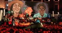 La CDMX instala ofrenda en el Zócalo dedicada a Ximena Guzmán y José Muñoz