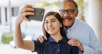 Abuelos digitales, entre la oportunidad de la inclusión y el edadismo