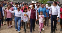 Sheinbaum recorre zona afectada por lluvias e inundaciones en Pantepec, Puebla