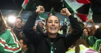 Sheinbaum ve el partido de México vs Inglaterra en Nezahualcóyotl, Estado de México