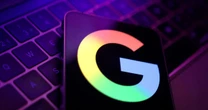 Google lanza IA en Discover, una amenaza al periodismo