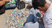 De los recreos a Bellas Artes: niños convierten estampas del álbum del Mundial 2026 en negocio y pasión