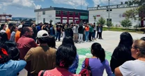 ¿Cuántas sedes tiene la Universidad Rosario Castellanos y qué carreras ofrecen?