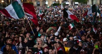 Miles abarrotan el Zócalo de la CDMX para el Grito de Independencia
