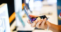 Los teléfonos plegables siguen sin bajar de precio y apenas representan 2% del mercado