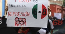 Estudiantes y colectivos marchan por 57 aniversario de la matanza de Tlatelolco