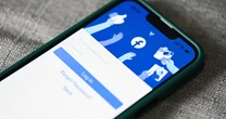 ¿Qué es y cómo puedo restringir mi perfil de Facebook paso a paso?