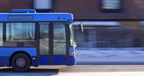 Suecia estrena autobús autónomo con pasajeros y termina chocando horas después