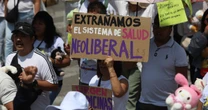 "¡Queremos medicinas!", exigen a Sheinbaum frente a Palacio Nacional