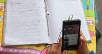 México debe debatir si regula o no el uso de celulares entre menores, afirma Sheinbaum