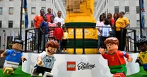 LEGO construyó el trofeo más grande de la Copa del Mundo (y sí, está hecho con más de 1.3 millones de piezas)
