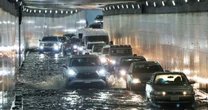 Cómo sobrevivir si tu auto queda atrapado en una inundación repentina por lluvia