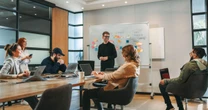 Estos son los 10 empleos con más contrataciones para recién egresados