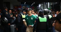 Bloqueos y Tren Ligero VIP causan “martirio” para llegar y salir de colonias vecinas al Estadio CDMX