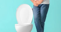 Orinar sentado, ¿sí o no? Los mitos y realidades de esta práctica