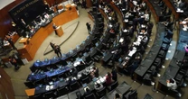 Permanente condena redadas en EU, pero mensaje se diluye por discusiones