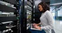 Capacitación en tecnología es el escudo de las mujeres ante la automatización