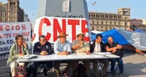 Maestros empiezan a dejar el plantón del Zócalo aunque Sección 22 de la CNTE va por mantener huelga