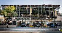 Starbucks abre tienda para formar mujeres, pero la brecha laboral en México sigue fuera de la cafetería