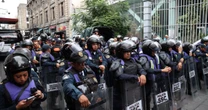 CNTE se declara en ''alerta máxima'' y autoridades blindan el Aeropuerto de CDMX ante protestas