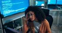 Más IA, mismo desgaste: la tecnología automatiza, pero no reduce la carga laboral real