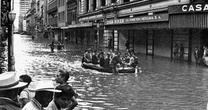 La gran inundación que convirtió al Zócalo de CDMX en un lago en 1951