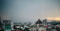 Lluvia y granizo amenazan hoy a 11 alcaldías de la CDMX