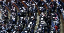 Senado avala que funcionarios de CFE, Pemex y SAT porten armas