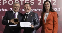 Morenistas premiaron y apapacharon a Julio César Chávez padre durante años
