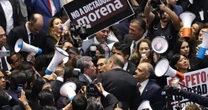 Confrontaciones, gritos y sirenas ilustran reinicio en el Congreso de la Unión