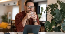 “No funciono sin café”, el motor invisible de la productividad diaria