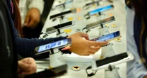 La volatilidad económica pega a las ventas de celulares de Telcel y AT&T