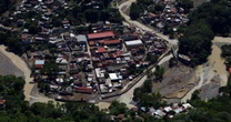 Lluvias torrenciales dejan 64 muertos y 65 desaparecidos en cuatro estados