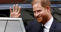 Príncipe Harry, Elton John y otras estrellas exigen indemnización "sustancial" al Daily Mail