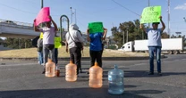 Crisis de “huachicol” de agua en Edomex: por qué hay bloqueos de pipas y desabasto