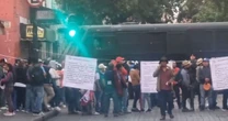 Maestros de la CNTE agreden a reporteros e impiden acceso a Palacio Nacional