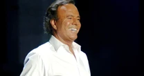 O los amas o los odias: los mejores memes de Julio Iglesias de 2025
