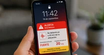 Gobierno trabaja con telefónicas para mandar alertas en celulares por ciclones