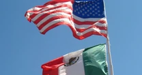 México extradita a 26 reos a EU; FGR no revela sus nombres