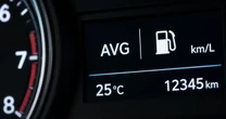¿Qué significa AVG en el tablero de un auto?
