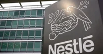 Nestlé enfrenta crisis de liderazgo tras despido de CEO por relación no revelada