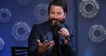 Diego Luna hace historia: recibirá uno de los mayores reconocimientos del cine europeo