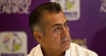 Sujeto irrumpe y prende fuego a la casa de “El Bronco” en García, Nuevo León